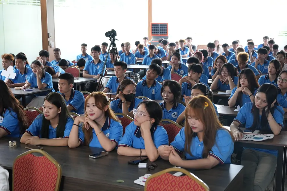 Học viên K-Edu trong hội trường lễ khai giảng